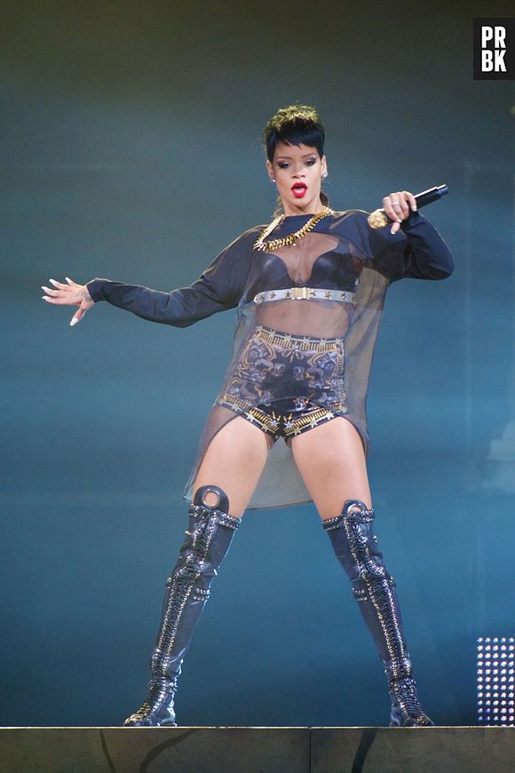 Rihanna agradeceu o público em sua conta no Twitter: "Tel Aviv, OBRIGADA por fazer esta noite tão memorável para mim!"