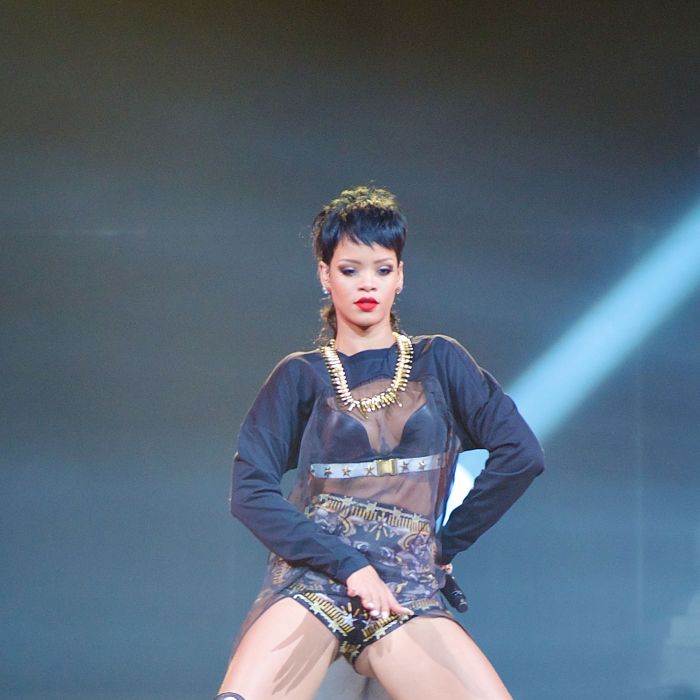 Rihanna está em turnê pelo mundo com o show &quot;Diamonds World Tour&quot;