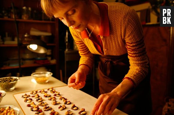 "Românticos Anônimos" traz deliciosa relação entre confeiteira e dono de fábrica de chocolate