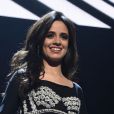 "Camila", álbum de estreia da cantora Camila Cabello é jogado no lixo por fã de seu ex grupo, op Fifth Harmony