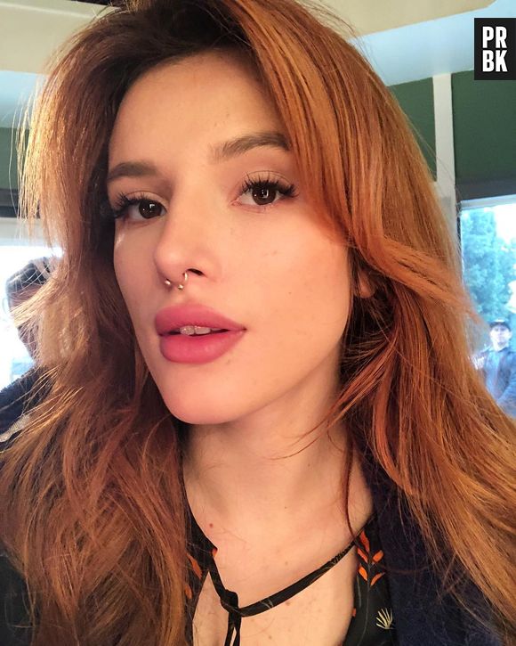 Bella Thorne prepara autobiografia em formato de diário