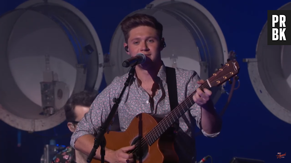 Niall Horan revela que não era popular na escola, principalmente pelos seus tiques causados pelo TOC