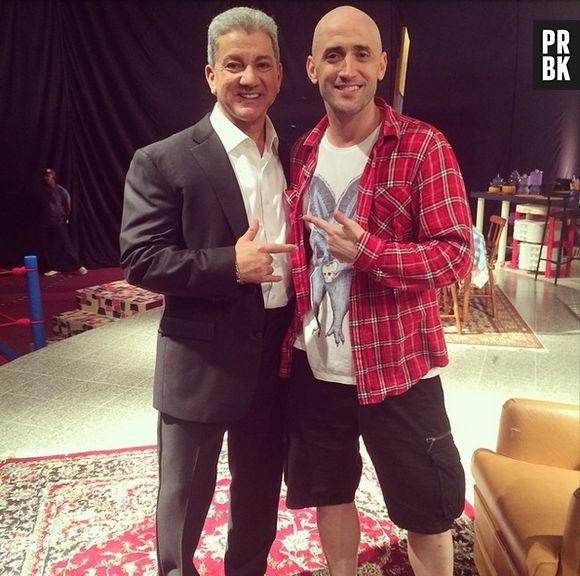 Bruce Buffer, a voz do UFC, gravou uma participação ao lado de Paulo Gustavo no "Vai Que Cola"