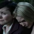 Snow (Ginnifer Goodwin) e Emma (Jennifer Morrison) sofrem em "Once Upon a Time" para salvar Henry (Jared S. Gilmore)
