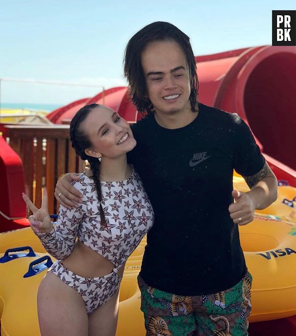 Whindersson depois se zoou em foto ao lado de Larissa Manoela!
