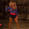 Ludmilla é a carinha das baladas e arrasa no passinho nos clipes "Hoje" e "Sem Querer"