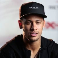 Neymar "pede desculpas" em propaganda e vira piada na internet
