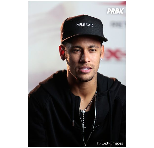 Neymar "pede desculpas" em propaganda, mas é zoado na internet