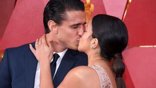 Gina Rodriguez, de "Jane The Virgin", está noiva do ator Joe LoCicero!