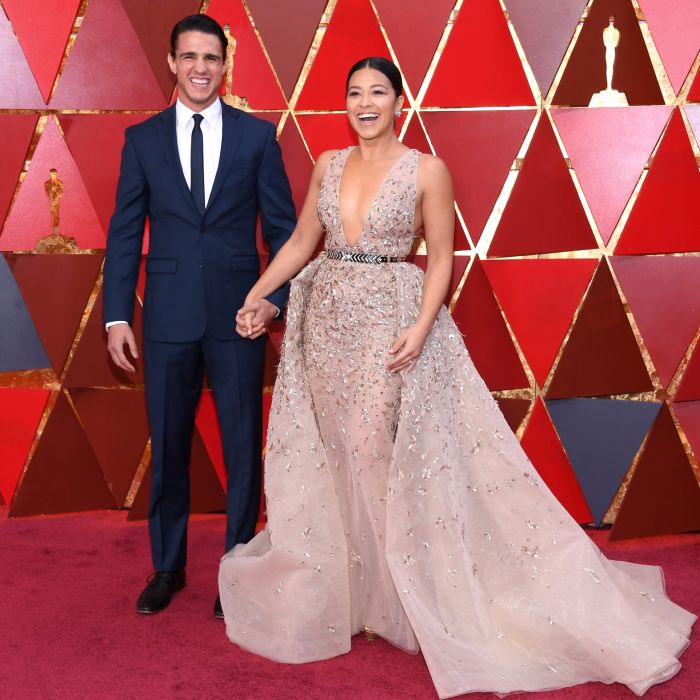 Gina Rodriguez conheceu o noivo Joe LoCicero em 2016, quando o ator participou de &quot;Jane The Virgin&quot;