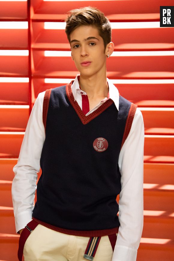 Em "As Aventuras de Poliana", Luca Tuber (João Guilherme) provocará Raquel (Isabella Moreira) após a menina ver o beijo de Mirela (Larissa Manoela) e Guilherme (Lawrran Couto)