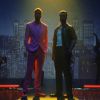Sam Smith, Calvin Harris, dançarinos e muito glitter são o destaque do clipe de "Promises"