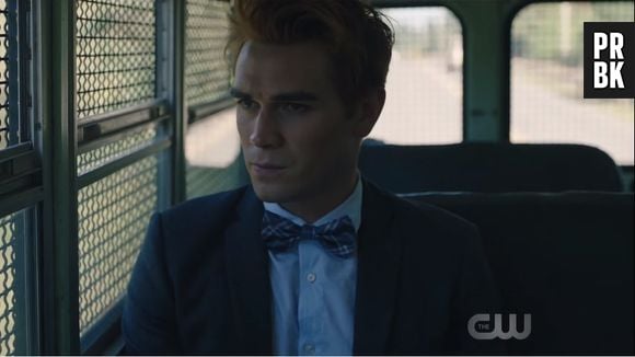 Em "Riverdale", Archie (KJ Apa) aceita um acordo ruim e é condenado a dois anos de detenção juvenil