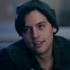Em "Riverdale": Jughead (Cole Sprouse) vai até a floresta e encontra um cenário horripilante