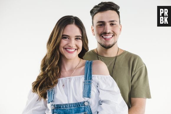 Juliana Paiva grava clipe com o músico Pedro Thomé