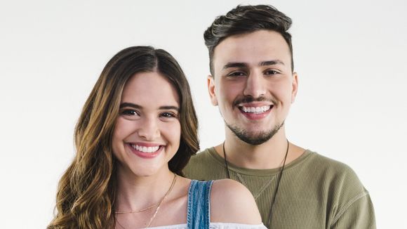 Juliana Paiva grava clipe com Pedro Thomé para a música "Não Desiste de Mim"