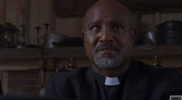 Padre Gabriel vai morrer nos próximos episódios de "The Walking Dead". Saiba como vai acontecer!