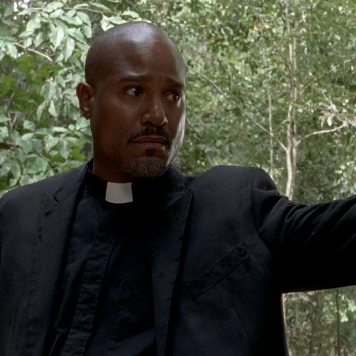 Em &quot;The Walking Dead&quot;, na 9ª temporada: Seth Gilliam, ator que interpreta o padre Gabriel, conta que morte de seu personagem será digna