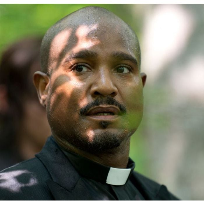 Em &quot;The Walking Dead&quot;, na 9ª temporada: padre Gabriel (Seth Gilliam) vai morrer na série