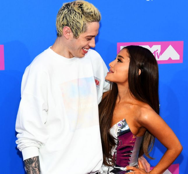Ariana Grande Defende Pete Davidson Apos Seus Fas Atacarem Ex Noivo Sejam Mais Gentis Purebreak