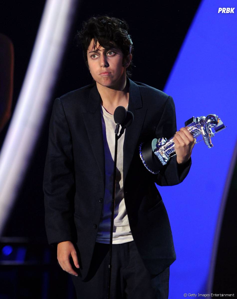 Para Participar Do Vma 11 E Se Apresentar Com A Musica You I Lady Gaga Se Vestiu De Homem Nao E Que Ficou Parecidissima Com Um Rapaz Purebreak