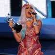  Lembra do vestido de carne usado por Lady Gaga no VMA 2010? A cantora explicou que o visual era um protesto pela liberdade de expressão de soldados gays. Na ocasião, ela falou que se as pessoas não lutarem por seus direitos, terão a mesma significância de um pedaçõ de carne 