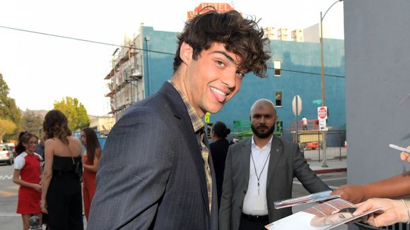O primeiro beijo de Noah Centineo não foi muito bom, assim como o de qualquer pessoa!