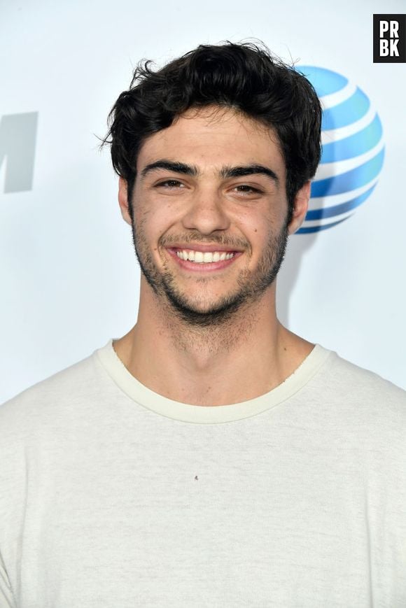 Noah Centineo fala sobre seu primeiro beijo em entrevista