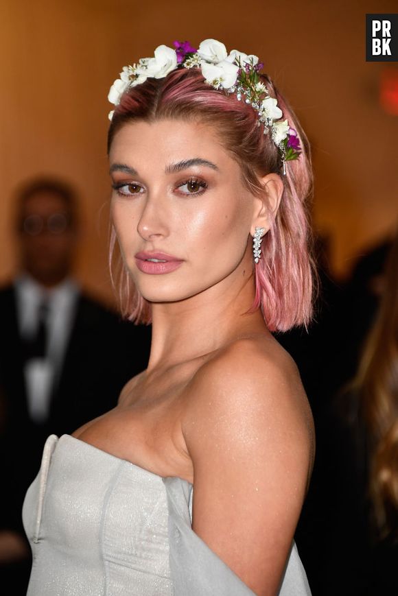 Hailey Bieber faz desabafo sobre ansiedade e inseguranças no Instagram