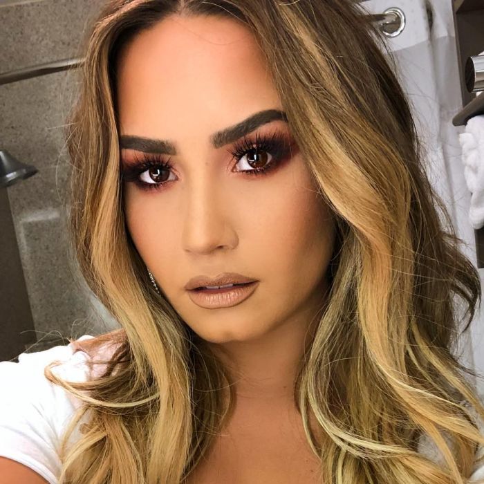 Demi Lovato sofreu uma overdose e ficou internada por meses na clínica de reabilitação