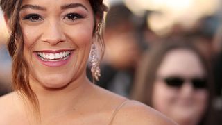A Gina Rodriguez, de "Jane the Virgin", foi acusada de racismo e se defendeu da polêmica