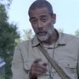 Em "The Walking Dead", na 9ª temporada: Negan (Jeffey Dean Morgan) convence Judith (Cailey Fleming) a deixá-lo ficar em Alexandria