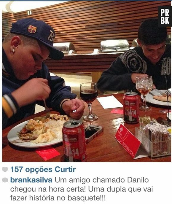 Enquanto era servido um cardápio luxuoso no casamento de Naldo, o filho do cantor optou pelo bom e velho (e gostoso) arroz com batata frita