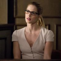 Parece que a despedida de Felicity em "Arrow" vai fazer todo mundo chorar