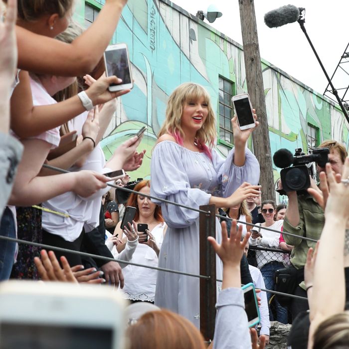 Taylor Swift divulga nova música em encontro com os fãs em Nashville