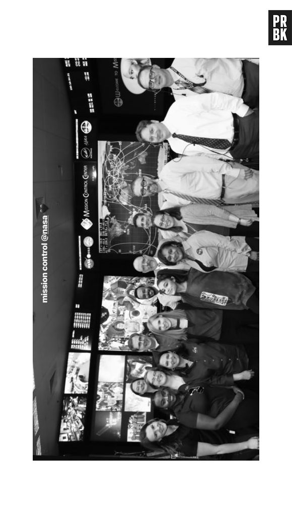 Ariana Grande registra momentos de sua visita à NASA