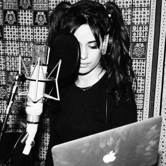 Camila Cabello também está trabalhando no seu novo álbum
