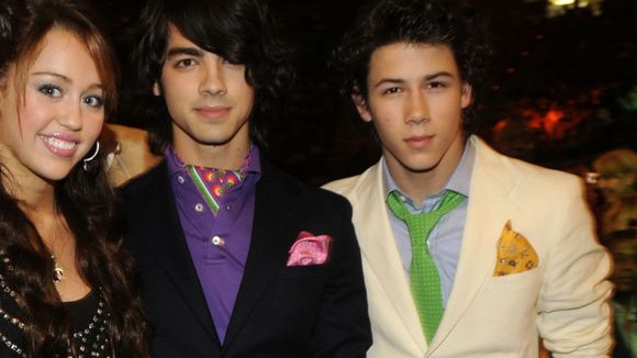 O documentário dos Jonas Brothers basicamente confirmou que "Lovebug" foi escrita para Miley Cyrus