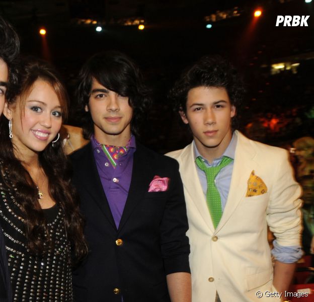 Documentário dos Jonas Brothers, "Chasing Happiness", comprova que "Lovebug" foi escrita para Miley Cyrus