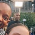 Larissa Manoela esclarece "polêmica" com selfie ao lado de Will Smith: "Achei até que ele deu atenção a mais"