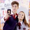 João Guilherme e Larissa Manoala namoram em "As Aventuras de Poliana"
