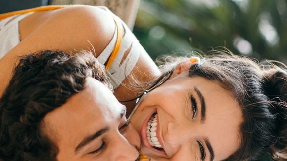 Em clima de Dia dos Namorados, André Luiz Frambach e Rayssa Bratillieri testam sintonia em quiz