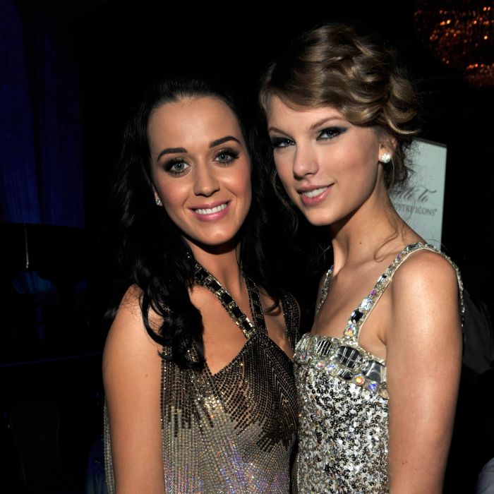 Katy Perry posta foto marcando Taylor Swift e a paz reina no mundo pop