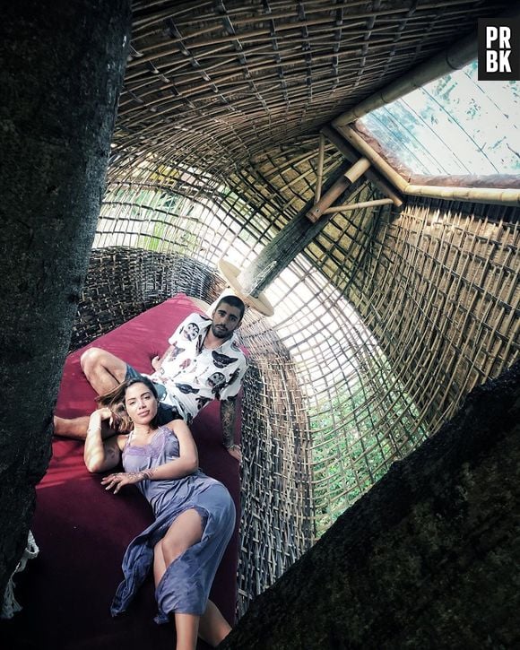 Anitta e Pedro Scooby assumiram namoro e, desde então, viraram assunto nas redes