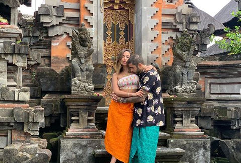 Anitta representa bem o desespero de ter os pais nas redes sociais - ainda mais no Dia dos Namorados