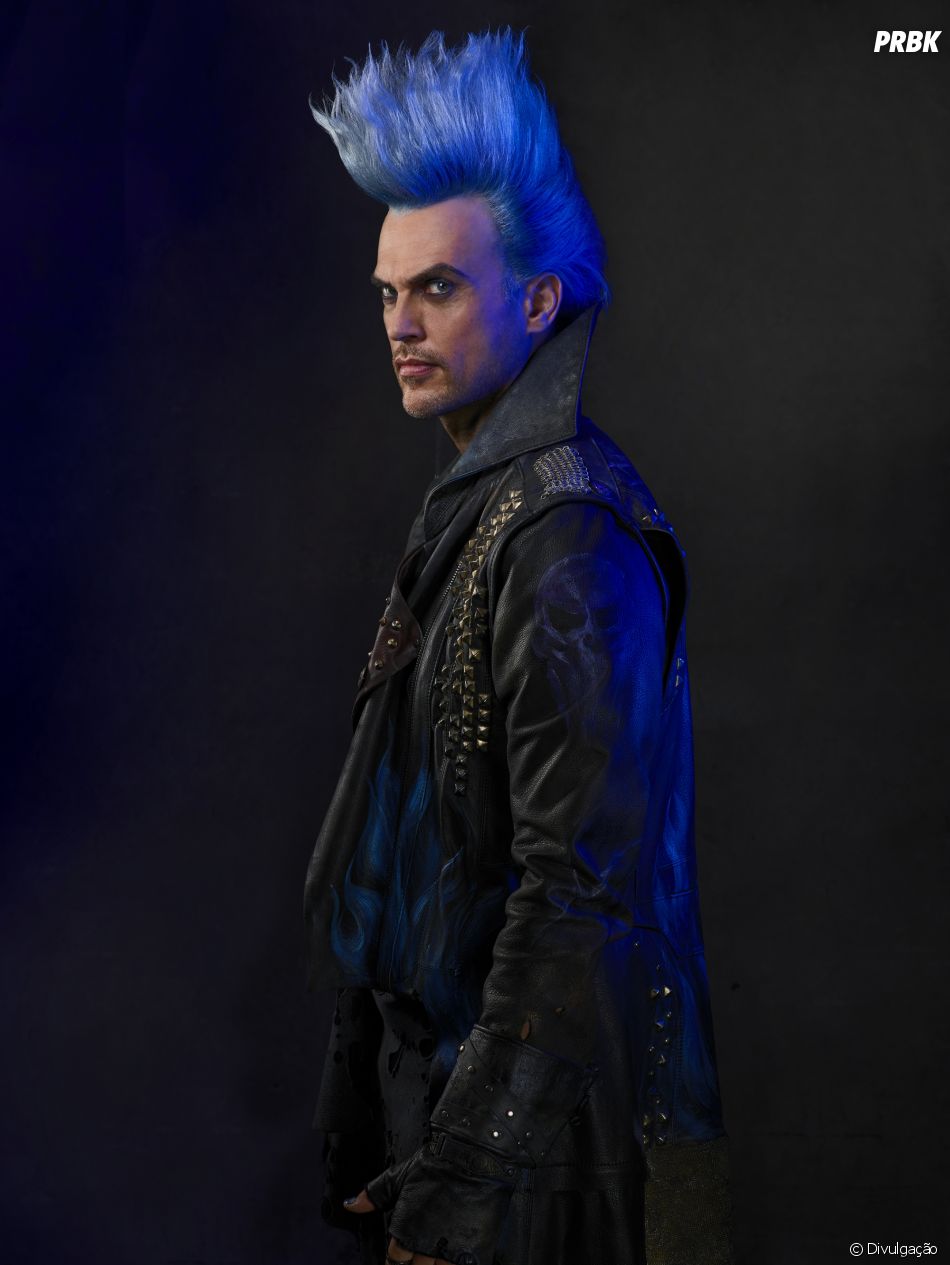 Descendentes 3 Hades (Cheyenne Jackson) tenta escapar da Ilha dos