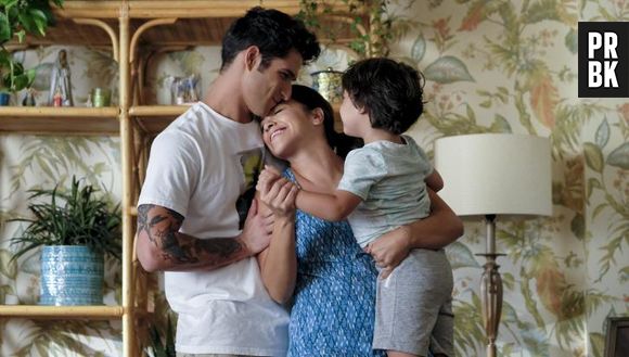 Na 4ª temporada, Jane (Gina Rodriguez) está investido no relacionamento com Adam (Tyler Posey) em "Jane the Virgin"