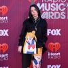 Billie Eilish é objetificada por usar regata e fã sa defendem
