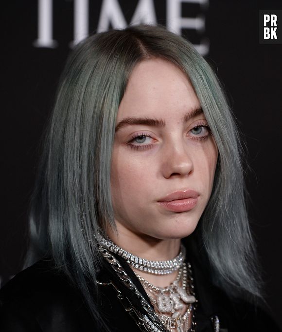 Billie Eilish é sexualizada por usar regata e fãs a defendem