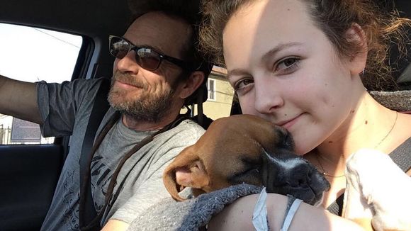 O elenco de "Riverdale" apoiou a família de Luke Perry após morte do ator